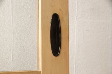 ガラス戸をリペア&カスタム!高さと幅をリサイズし、表の引き手そのままに、裏は似たものを取り付け。本体は現状の色味や雰囲気を残しつつクリアワックスにて仕上げ。(引き戸、玄関戸)