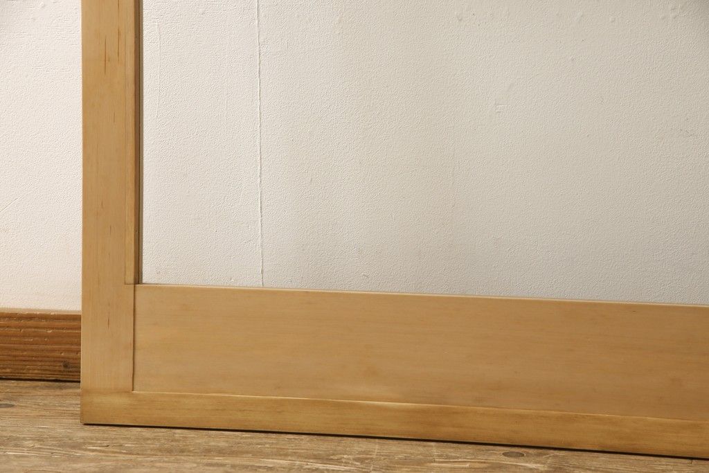 ガラス戸をリペア&カスタム!高さと幅をリサイズし、表の引き手そのままに、裏は似たものを取り付け。本体は現状の色味や雰囲気を残しつつクリアワックスにて仕上げ。(引き戸、玄関戸)