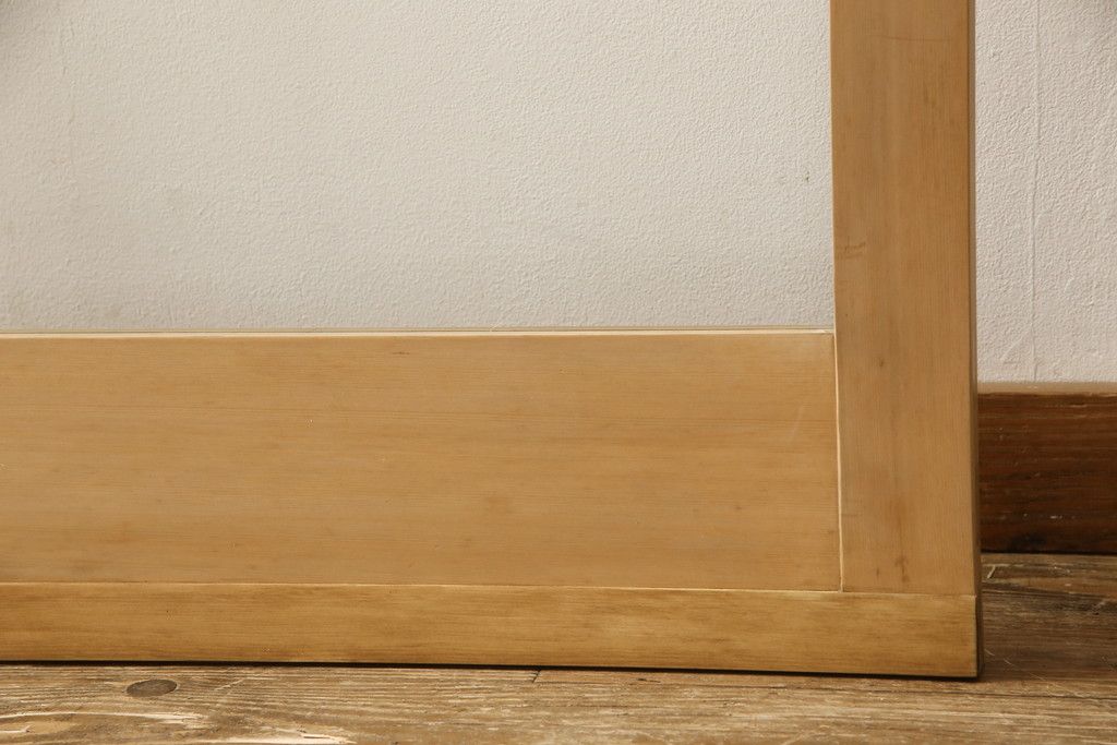 ガラス戸をリペア&カスタム!高さと幅をリサイズし、表の引き手そのままに、裏は似たものを取り付け。本体は現状の色味や雰囲気を残しつつクリアワックスにて仕上げ。(引き戸、玄関戸)