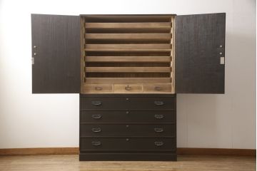 加茂総桐箪笥をリペア&カスタム!引出しを調整し、現状稼働しない鍵を使用できるようリペア。背板の割れは埋木処理。本体は当店商品を参考に着色仕上げ。(並厚、四方丸、総桐たんす、衣装箪笥、着物箪笥、和タンス)