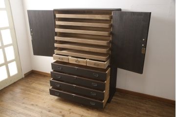 加茂総桐箪笥をリペア&カスタム!引出しを調整し、現状稼働しない鍵を使用できるようリペア。背板の割れは埋木処理。本体は当店商品を参考に着色仕上げ。(並厚、四方丸、総桐たんす、衣装箪笥、着物箪笥、和タンス)