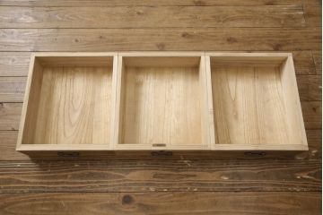 加茂総桐箪笥をリペア&カスタム!引出しを調整し、現状稼働しない鍵を使用できるようリペア。背板の割れは埋木処理。本体は当店商品を参考に着色仕上げ。(並厚、四方丸、総桐たんす、衣装箪笥、着物箪笥、和タンス)