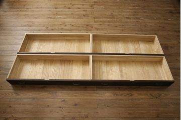 加茂総桐箪笥をリペア&カスタム!引出しを調整し、現状稼働しない鍵を使用できるようリペア。背板の割れは埋木処理。本体は当店商品を参考に着色仕上げ。(並厚、四方丸、総桐たんす、衣装箪笥、着物箪笥、和タンス)