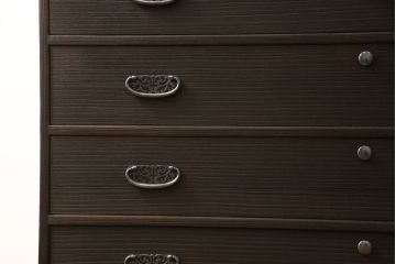 加茂総桐箪笥をリペア&カスタム!引出しを調整し、現状稼働しない鍵を使用できるようリペア。背板の割れは埋木処理。本体は当店商品を参考に着色仕上げ。(並厚、四方丸、総桐たんす、衣装箪笥、着物箪笥、和タンス)