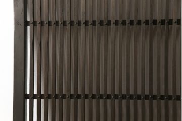 蔵戸をリペア&カスタム!高さをリサイズし、戸首造作。鎌錠・戸車を取り付け、色味は当店商品を参考に着色。(引き戸、玄関戸、格子戸)