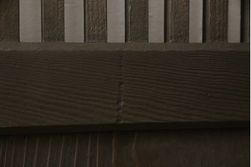 蔵戸をリペア&カスタム!高さをリサイズし、戸首造作。鎌錠・戸車を取り付け、色味は当店商品を参考に着色。(引き戸、玄関戸、格子戸)