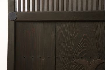 蔵戸をリペア&カスタム!高さをリサイズし、戸首造作。鎌錠・戸車を取り付け、色味は当店商品を参考に着色。(引き戸、玄関戸、格子戸)