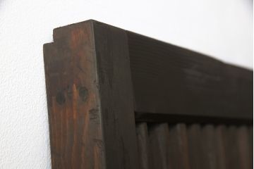 蔵戸をリペア&カスタム!高さをリサイズし、戸首造作。鎌錠・戸車を取り付け、色味は当店商品を参考に着色。(引き戸、玄関戸、格子戸)