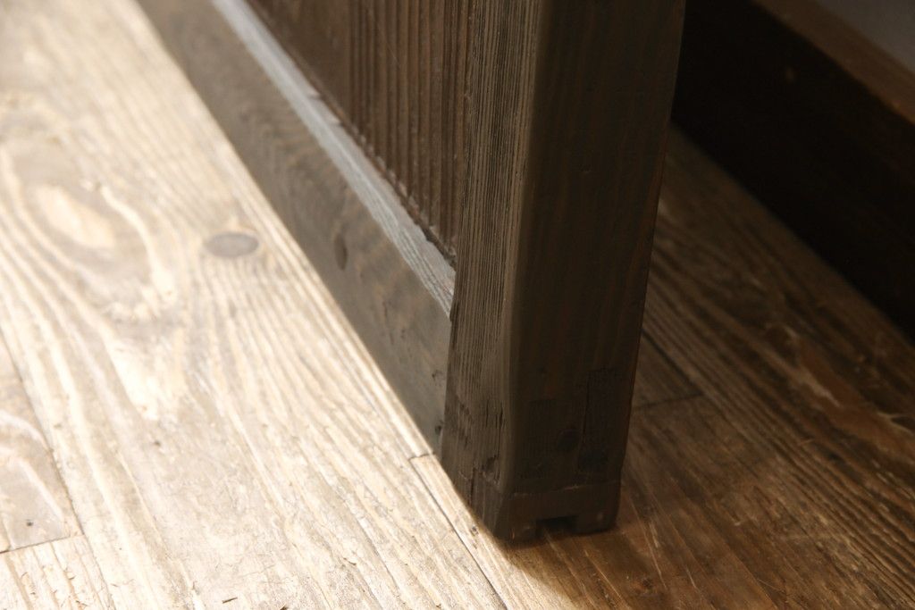 蔵戸をリペア&カスタム!高さをリサイズし、戸首造作。鎌錠・戸車を取り付け、色味は当店商品を参考に着色。(引き戸、玄関戸、格子戸)