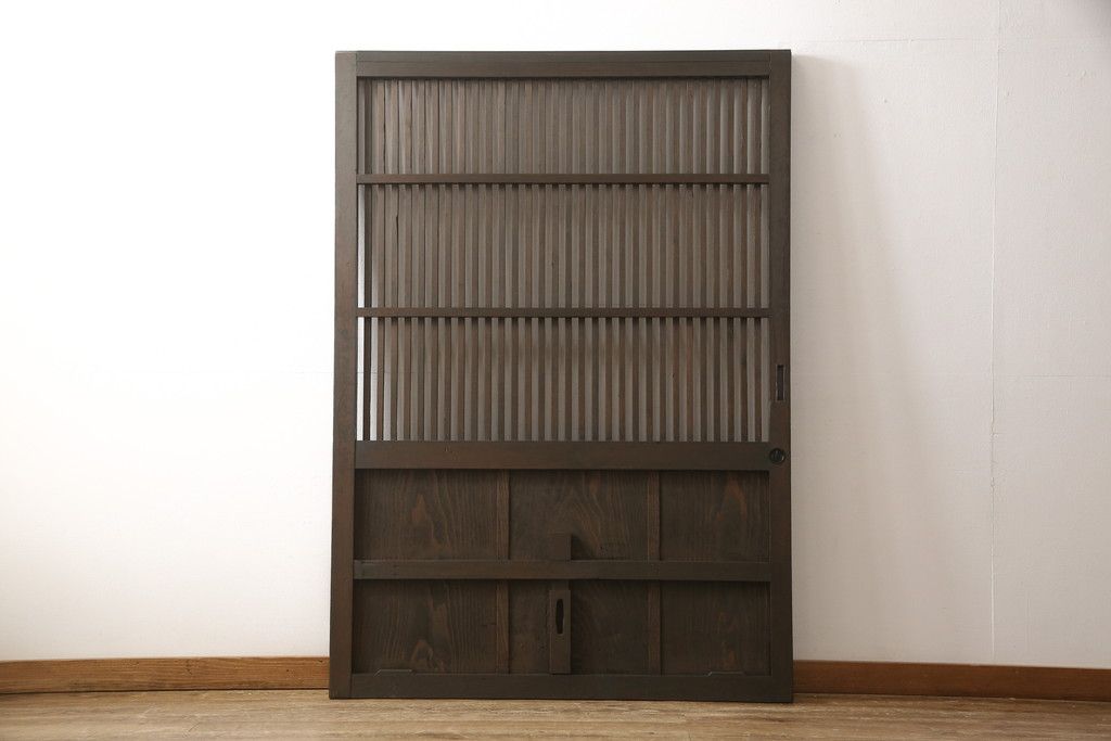 蔵戸をリペア&カスタム!高さをリサイズし、戸首造作。鎌錠・戸車を取り付け、色味は当店商品を参考に着色。(引き戸、玄関戸、格子戸)