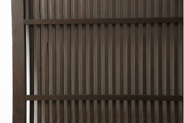 蔵戸をリペア&カスタム!高さをリサイズし、戸首造作。鎌錠・戸車を取り付け、色味は当店商品を参考に着色。(引き戸、玄関戸、格子戸)