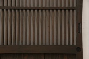 蔵戸をリペア&カスタム!高さをリサイズし、戸首造作。鎌錠・戸車を取り付け、色味は当店商品を参考に着色。(引き戸、玄関戸、格子戸)