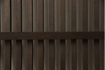 蔵戸をリペア&カスタム!高さをリサイズし、戸首造作。鎌錠・戸車を取り付け、色味は当店商品を参考に着色。(引き戸、玄関戸、格子戸)