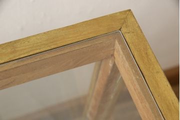 ガラスケースの見た目を変えずに綺麗にリペア!現状に合わせて1トーン程落ち着いた色に着色。(ショーケース、陳列棚、マス目、飾り棚)