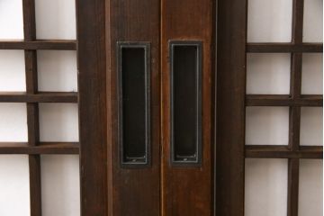障子帯戸をリペア&カスタム!高さをリサイズし、既存の障子をプラスチック障子紙に張り替え。現状のお品物に合わせて1トーン程落ち着いた色に着色。(板戸、引き戸)