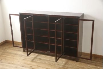 水屋箪笥キャビネットをリペア&カスタム!希望の高さにカットした脚を取り付け。新材使用の脚はリペア後の本体に合わせて着色。(食器棚、戸棚、収納棚、飾り棚)