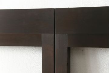 ガラス戸2枚をリペア&カスタム!高さと幅をリサイズし、既存のガラスからクリアガラスに交換。3方の戸枠を製作し、ソフトクローズの吊り金具を取り付け。戸枠・建具のお色味は当店商品を参考に着色。(建具、引き戸)