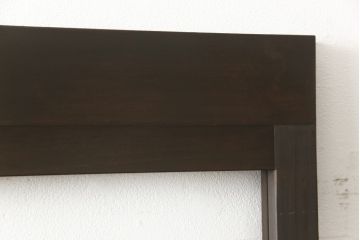 ガラス戸2枚をリペア&カスタム!高さと幅をリサイズし、既存のガラスからクリアガラスに交換。3方の戸枠を製作し、ソフトクローズの吊り金具を取り付け。戸枠・建具のお色味は当店商品を参考に着色。(建具、引き戸)