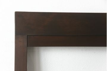 ガラス戸2枚をリペア&カスタム!高さと幅をリサイズし、既存のガラスからクリアガラスに交換。3方の戸枠を製作し、ソフトクローズの吊り金具を取り付け。戸枠・建具のお色味は当店商品を参考に着色。(建具、引き戸)