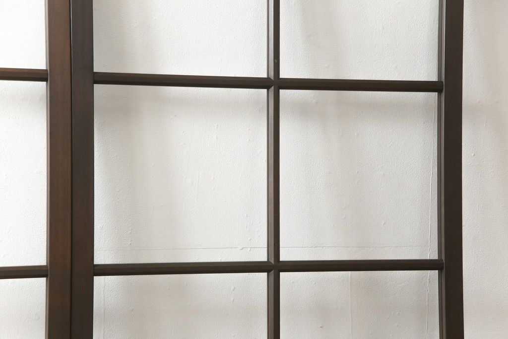 ガラス戸2枚をリペア&カスタム!高さと幅をリサイズし、既存のガラスからクリアガラスに交換。3方の戸枠を製作し、ソフトクローズの吊り金具を取り付け。戸枠・建具のお色味は当店商品を参考に着色。(建具、引き戸)