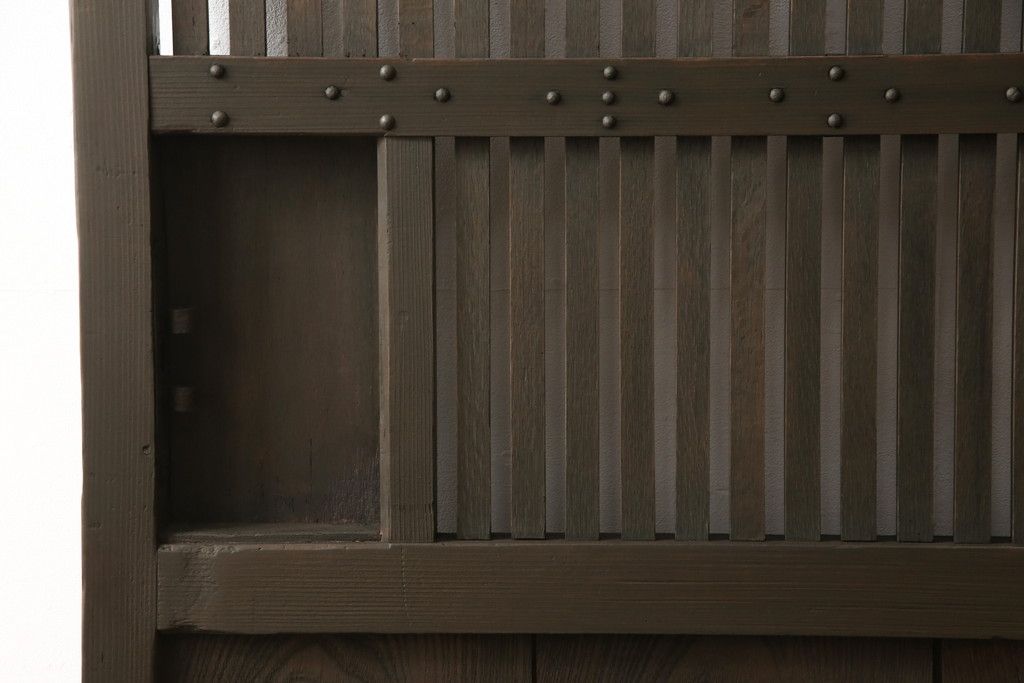 蔵戸をリペア&カスタム!戸首造作し、鎌錠・戸車を取り付け。色味は当店商品を参考に着色。(格子戸、引き戸、玄関戸)