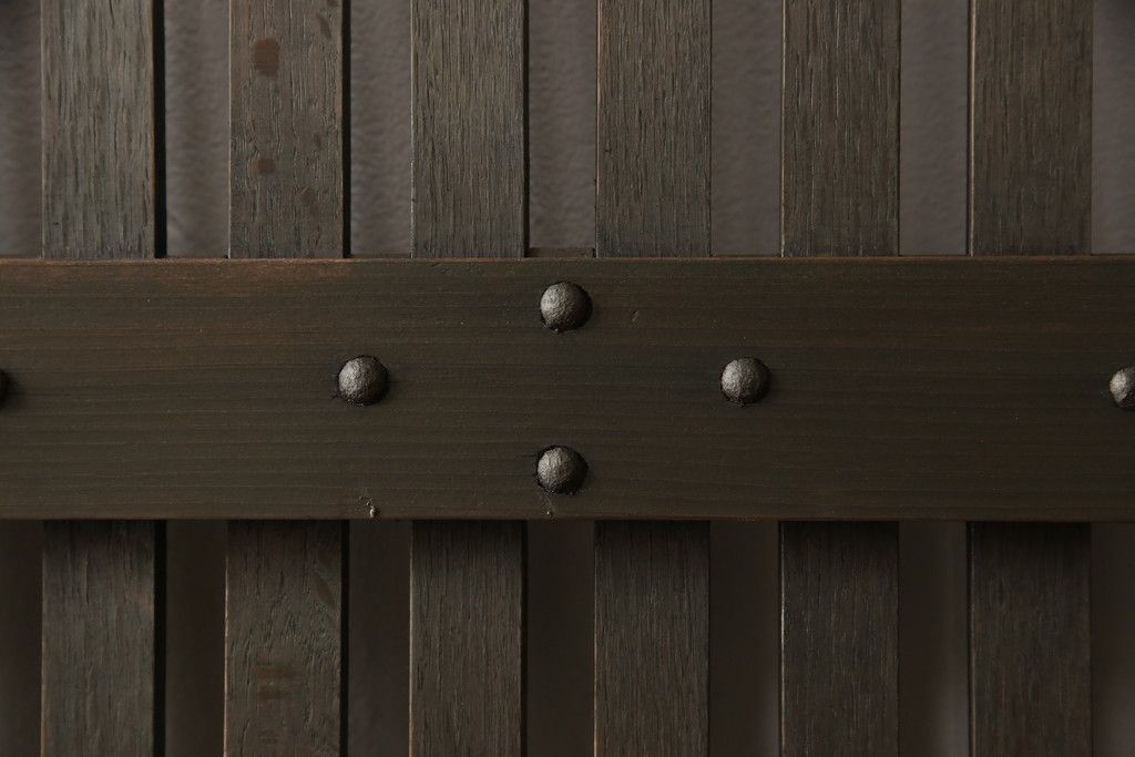 蔵戸をリペア&カスタム!戸首造作し、鎌錠・戸車を取り付け。色味は当店商品を参考に着色。(格子戸、引き戸、玄関戸)