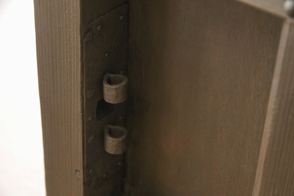 蔵戸をリペア&カスタム!戸首造作し、鎌錠・戸車を取り付け。色味は当店商品を参考に着色。(格子戸、引き戸、玄関戸)