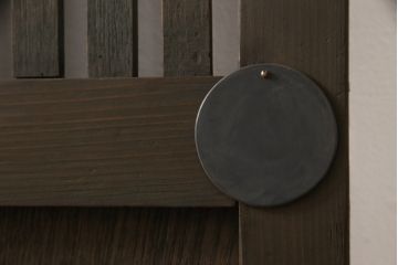 蔵戸をリペア&カスタム!戸首造作し、鎌錠・戸車を取り付け。色味は当店商品を参考に着色。(格子戸、引き戸、玄関戸)