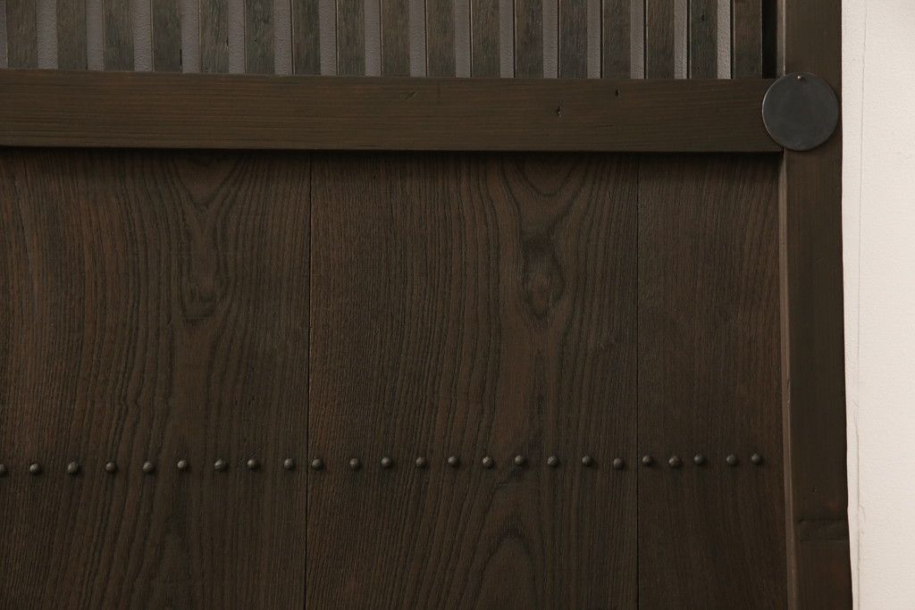 蔵戸をリペア&カスタム!戸首造作し、鎌錠・戸車を取り付け。色味は当店商品を参考に着色。(格子戸、引き戸、玄関戸)