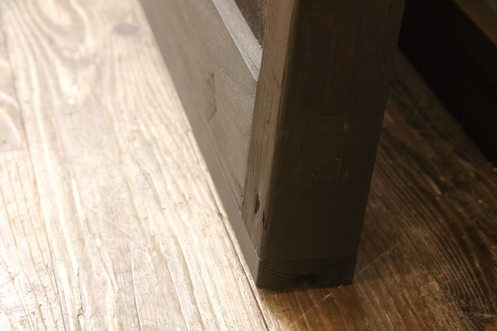 蔵戸をリペア&カスタム!戸首造作し、鎌錠・戸車を取り付け。色味は当店商品を参考に着色。(格子戸、引き戸、玄関戸)