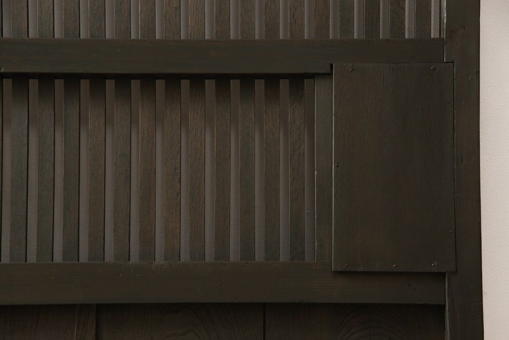 蔵戸をリペア&カスタム!戸首造作し、鎌錠・戸車を取り付け。色味は当店商品を参考に着色。(格子戸、引き戸、玄関戸)