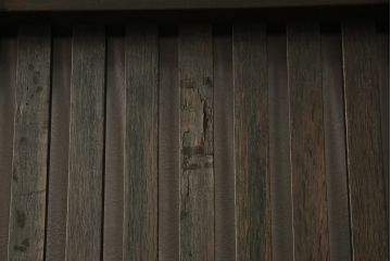 蔵戸をリペア&カスタム!戸首造作し、鎌錠・戸車を取り付け。色味は当店商品を参考に着色。(格子戸、引き戸、玄関戸)