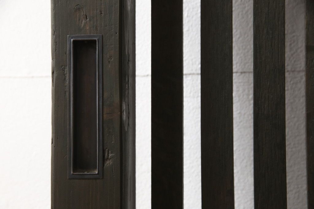 蔵戸をリペア&カスタム!戸首造作し、鎌錠・戸車を取り付け。色味は当店商品を参考に着色。(格子戸、引き戸、玄関戸)