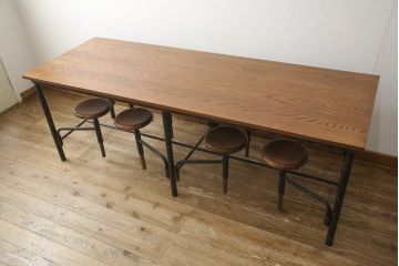 格納スツール8脚付きテーブルをリペア&カスタム!金属部をマットブラックペイントし、クラッキング塗装。(8人用ダイニングテーブル、作業台、ワークスペース)