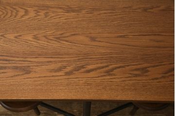 格納スツール8脚付きテーブルをリペア&カスタム!金属部をマットブラックペイントし、クラッキング塗装。(8人用ダイニングテーブル、作業台、ワークスペース)