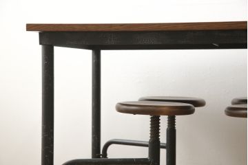 格納スツール8脚付きテーブルをリペア&カスタム!金属部をマットブラックペイントし、クラッキング塗装。(8人用ダイニングテーブル、作業台、ワークスペース)