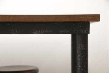 格納スツール8脚付きテーブルをリペア&カスタム!金属部をマットブラックペイントし、クラッキング塗装。(8人用ダイニングテーブル、作業台、ワークスペース)