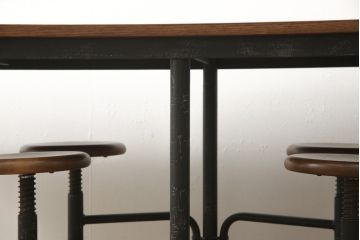 格納スツール8脚付きテーブルをリペア&カスタム!金属部をマットブラックペイントし、クラッキング塗装。(8人用ダイニングテーブル、作業台、ワークスペース)