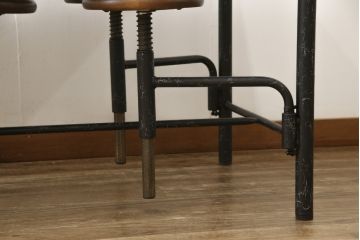 格納スツール8脚付きテーブルをリペア&カスタム!金属部をマットブラックペイントし、クラッキング塗装。(8人用ダイニングテーブル、作業台、ワークスペース)