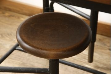 格納スツール8脚付きテーブルをリペア&カスタム!金属部をマットブラックペイントし、クラッキング塗装。(8人用ダイニングテーブル、作業台、ワークスペース)