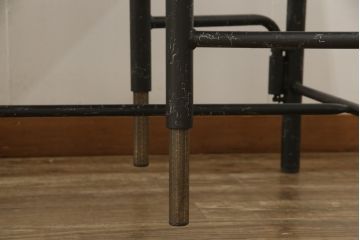 格納スツール8脚付きテーブルをリペア&カスタム!金属部をマットブラックペイントし、クラッキング塗装。(8人用ダイニングテーブル、作業台、ワークスペース)