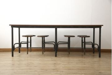 格納スツール8脚付きテーブルをリペア&カスタム!金属部をマットブラックペイントし、クラッキング塗装。(8人用ダイニングテーブル、作業台、ワークスペース)