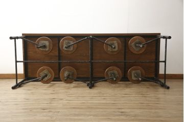 格納スツール8脚付きテーブルをリペア&カスタム!金属部をマットブラックペイントし、クラッキング塗装。(8人用ダイニングテーブル、作業台、ワークスペース)