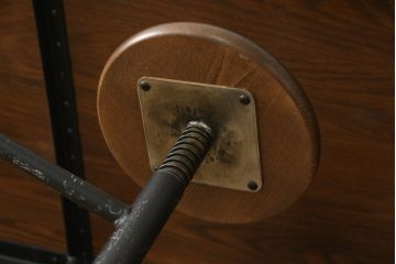 格納スツール8脚付きテーブルをリペア&カスタム!金属部をマットブラックペイントし、クラッキング塗装。(8人用ダイニングテーブル、作業台、ワークスペース)