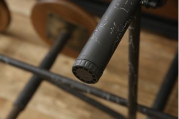 格納スツール8脚付きテーブルをリペア&カスタム!金属部をマットブラックペイントし、クラッキング塗装。(8人用ダイニングテーブル、作業台、ワークスペース)