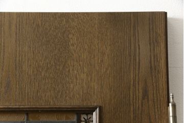 木製ドアをリペア&カスタム!高さをリサイズし、ローラー締まりを新しい物に交換。新材にて補修・加工した箇所は出来る限り本体の色味に合わせて着色。(扉、建具、ヴィンテージ)