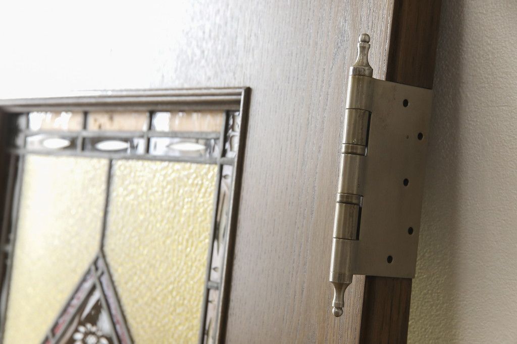 木製ドアをリペア&カスタム!高さをリサイズし、ローラー締まりを新しい物に交換。新材にて補修・加工した箇所は出来る限り本体の色味に合わせて着色。(扉、建具、ヴィンテージ)