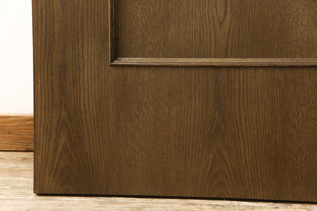 木製ドアをリペア&カスタム!高さをリサイズし、ローラー締まりを新しい物に交換。新材にて補修・加工した箇所は出来る限り本体の色味に合わせて着色。(扉、建具、ヴィンテージ)