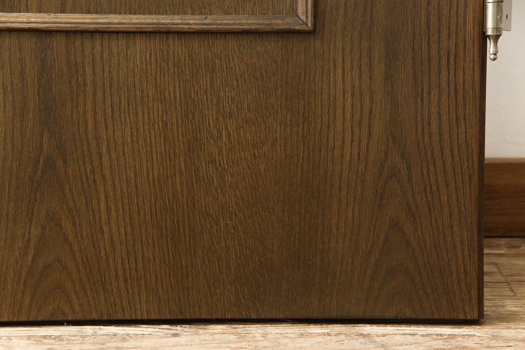 木製ドアをリペア&カスタム!高さをリサイズし、ローラー締まりを新しい物に交換。新材にて補修・加工した箇所は出来る限り本体の色味に合わせて着色。(扉、建具、ヴィンテージ)