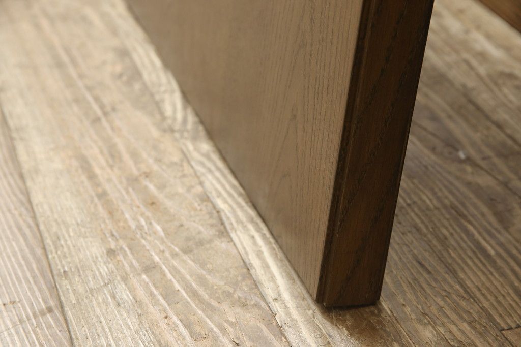 木製ドアをリペア&カスタム!高さをリサイズし、ローラー締まりを新しい物に交換。新材にて補修・加工した箇所は出来る限り本体の色味に合わせて着色。(扉、建具、ヴィンテージ)